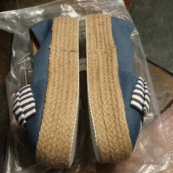 Shoes - Picture 2 of 3